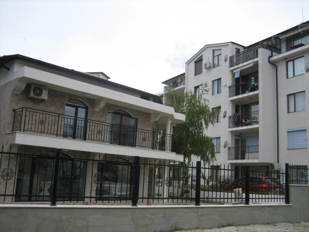 Apartment Lazur By The Sea Ravda Esterno foto